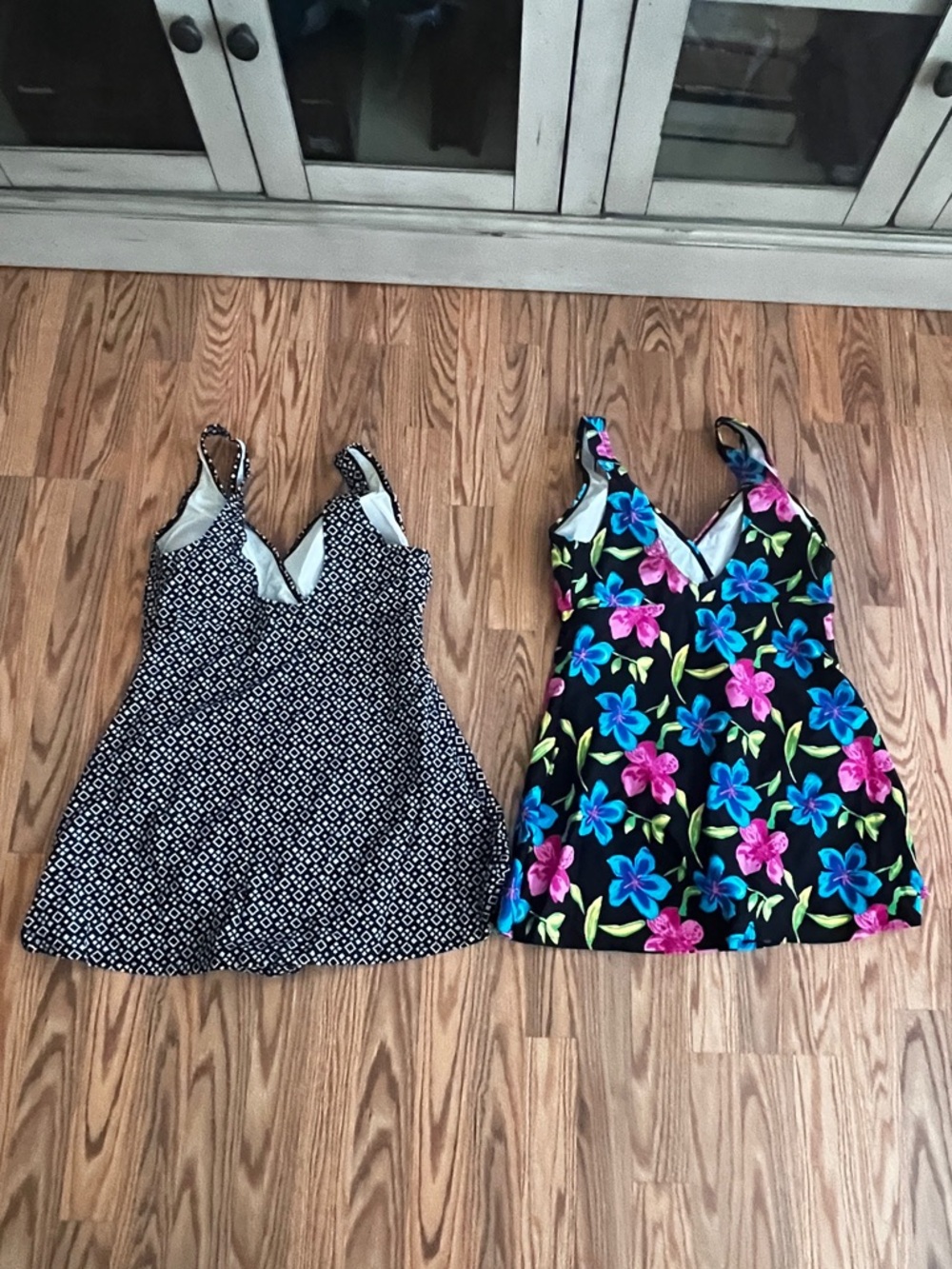 Beautiful Floral Hawaiian & Black and White Swim Dress - XL - NWOT - Lot of 2 - Picture 5 of 9